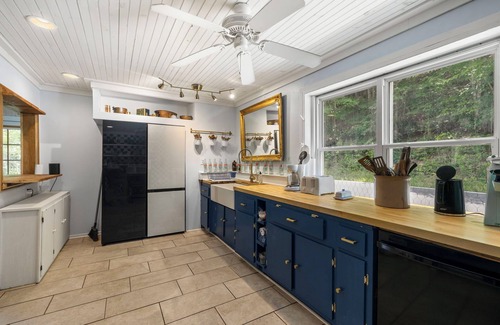 Bakersville Casa | Old Masters Mill in Loafers Glory