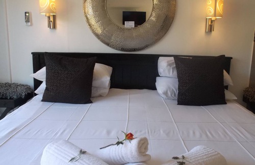 Schoemanshoek Cama Y Desayuno | Old Mill Lodge, Working Ostrich Farm & Restaurant, Oudtshoorn