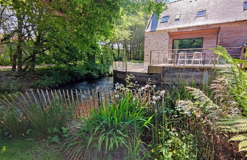 Ploneour-Lanvern Casa | Old mill with spa in an exceptional setting