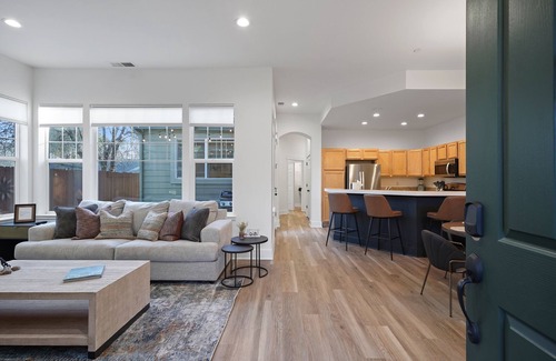 Larkspur Casa | Old Millton - 2 Bedroom in Old Mill District