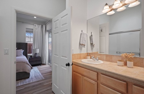 Larkspur Casa | Old Millton - 2 Bedroom in Old Mill District