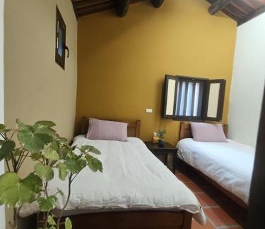 Jinhu Cama Y Desayuno | Old Min House Building 3