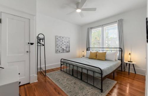 St. Augustine Apartamento | Old Mission Manor - Chic 2br 1ba Apartment - Sleeps 6 - Pool Table - 15 Min Walk to Downtown