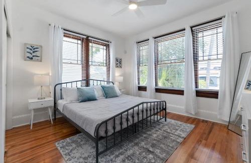 St. Augustine Apartamento | Old Mission Manor - Chic 2br 1ba Apartment - Sleeps 6 - Pool Table - 15 Min Walk to Downtown