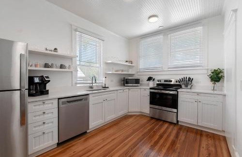 St. Augustine Apartamento | Old Mission Manor - Chic 2br 1ba Apartment - Sleeps 6 - Pool Table - 15 Min Walk to Downtown