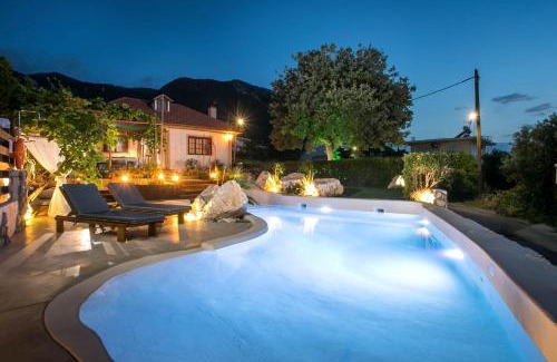 Salakos Casa | Old Nest House