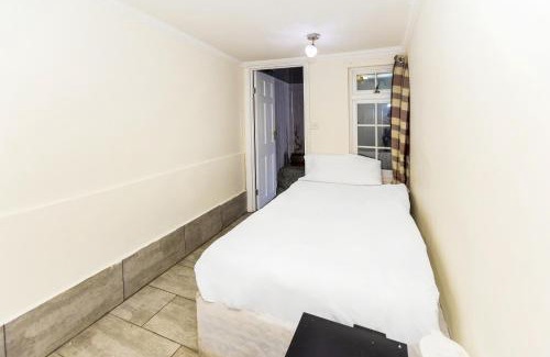 Southall Green Hotel | Old Oak Tree Inn