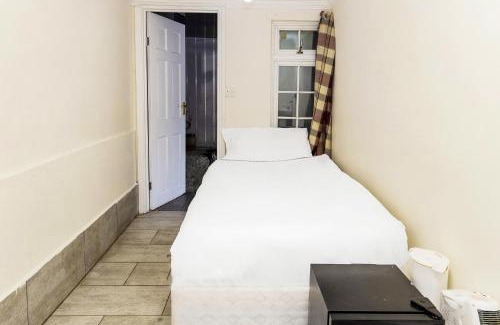 Southall Green Hotel | Old Oak Tree Inn
