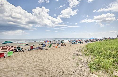 Old Orchard Beach Apartamento | Old Orchard Beach Home with Patio Walk to Beach