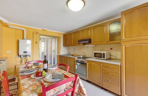Pella Apartamento | Old Pella 100m to Orta Lake, Pella, Italy