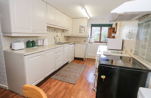 Maentwrog Casa | OLD POST OFFICE, pet friendly, with open fire in Blaenau Ffestiniog