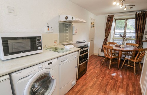 Maentwrog Casa | OLD POST OFFICE, pet friendly, with open fire in Blaenau Ffestiniog