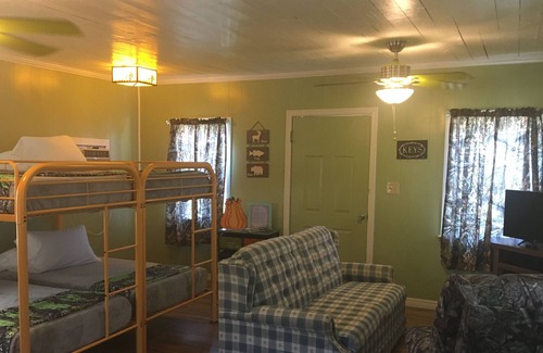 Waveland Cabaña | Old Post Office Bunkhouse