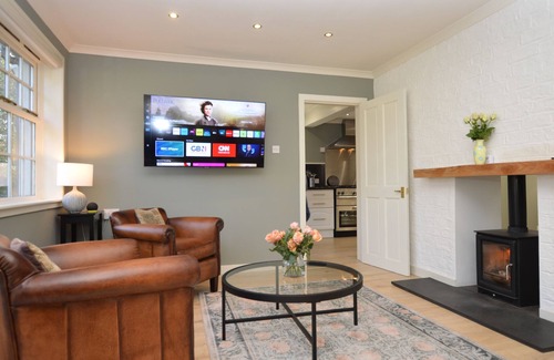 Tighnabruaich Cabaña | Old Powdermill Cottage - a cottage that sleeps 6 guests in 3 bedrooms