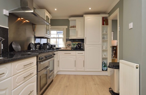 Tighnabruaich Cabaña | Old Powdermill Cottage - a cottage that sleeps 6 guests in 3 bedrooms