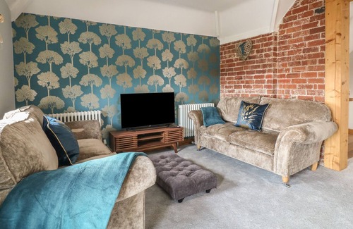 Smalley Casa | OLD PRINT HOUSE, romantic, luxury holiday cottage in Stanley Common