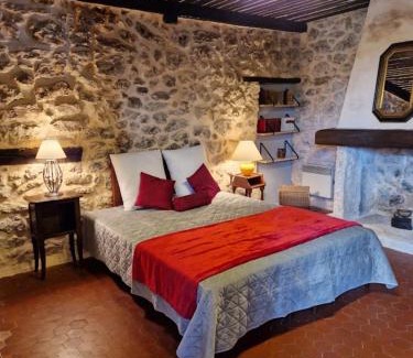 Bagnols-en-Foret Casa | Old Provencal house - 3 bedrooms