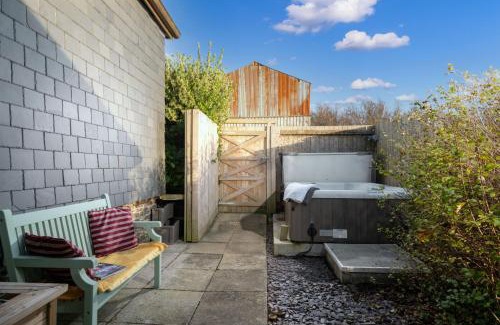Wadebridge Casa | Old Round House with hot tub