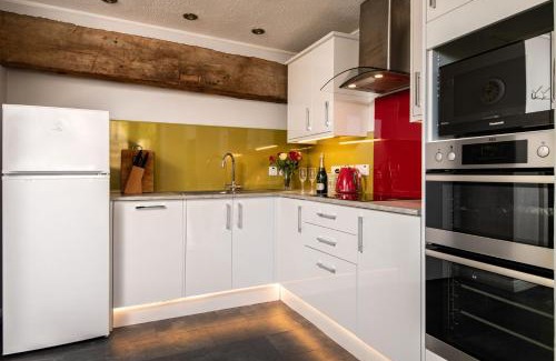 Wadebridge Casa | Old Round House with hot tub