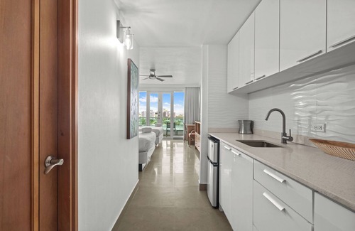 Puerta de Tierra Apartamento | Old San Juan | Oceanview Studio | Balcony with Ocean View