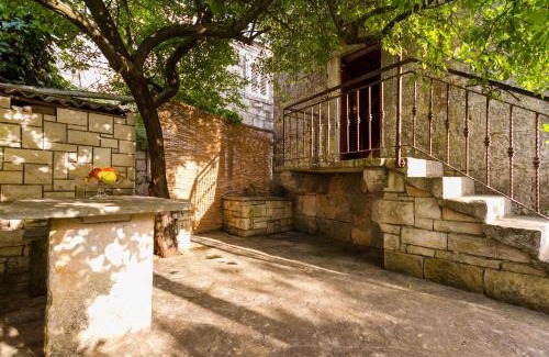 Zrnovo Apartamento | Old Small Stone House