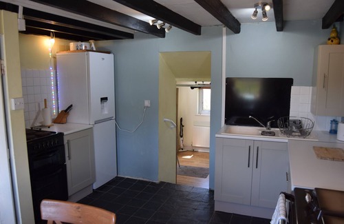 Garn Fadryn Casa | Old Smithy[Tyr Efail] Beautiful location AONB walking/cycling-Close to 3 beaches
