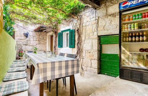 Mravince Casa | Old Stone House with private Swimming Pool
