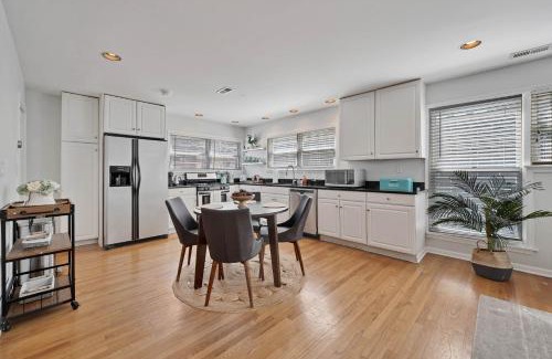 Old Town Casa | Old Town 3bd 3ba Coach House, Garage Parking Incl