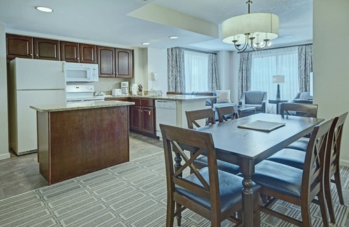 Old Town West Condominio | Old Town Alexandria |Three 2BR/2BA King Suites