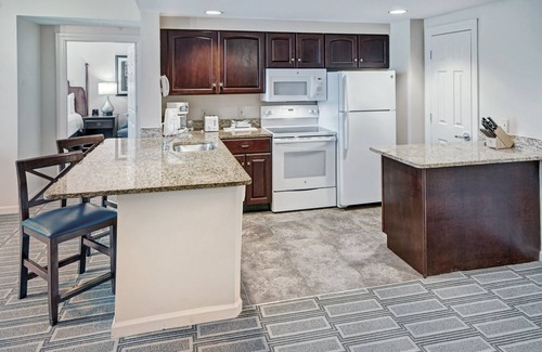 Old Town West Condominio | Old Town Alexandria |Three 2BR/2BA King Suites