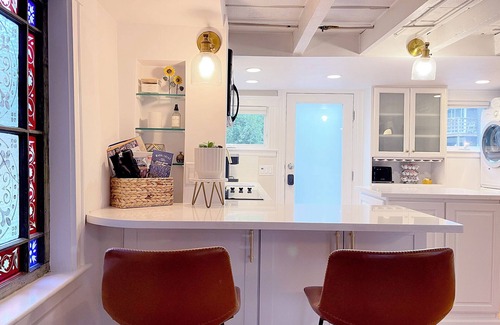 Marblehead Cabaña | Old Town Cottage Near Crocker Park and the Marblehead Harbor. Includes Parking!