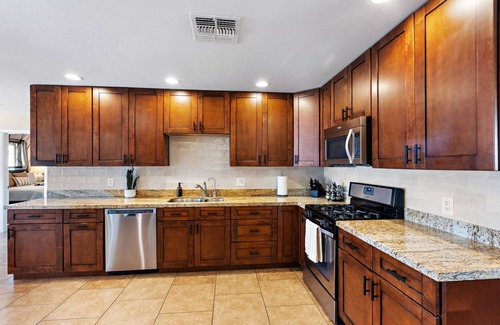 Village Grove Casa | Old Town- Heated Pool- Hot Tub- Game Room- Firepit- Putting Green!