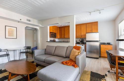 Old Town North Apartamento | Old Town North 1br w rooftop pool nr museums WDC-762