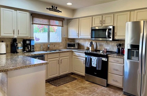 Security Acres Casa | Old Town, Pool, Private Patio, Golf, Traveling Professionals
