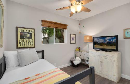 Fort Collins Casa | Old Town Retreat w Vintage Flair Near CSU, Bikes!