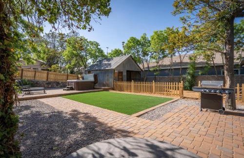 Cottonwood Casa | Old Town Stunner