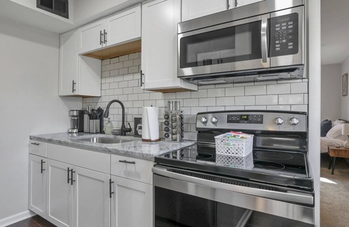 Franklin Park Apartamento | Old Towne East - 1 BR Apt - Steps from E Market!