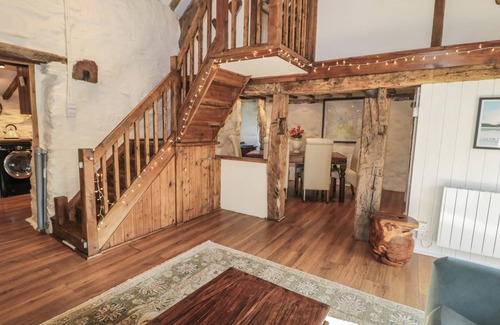 Bala Cabaña | OLD TY'N Y WERN, pet friendly, character holiday cottage in Bala