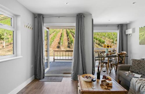 Teignmouth Cabina | Old Walls Vineyard
