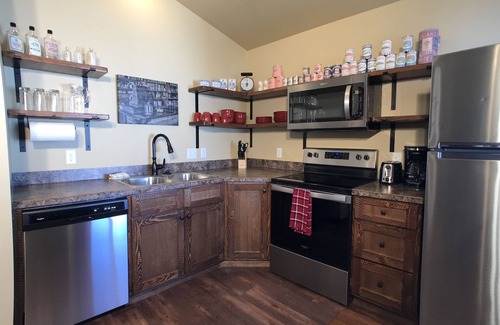 Island Park Cabina | Old West Escapes, Mercantile