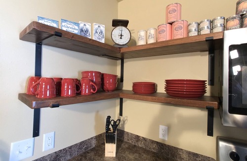 Island Park Cabina | Old West Escapes, Mercantile