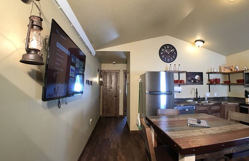 Island Park Cabina | Old West Escapes, Sheriff's Office