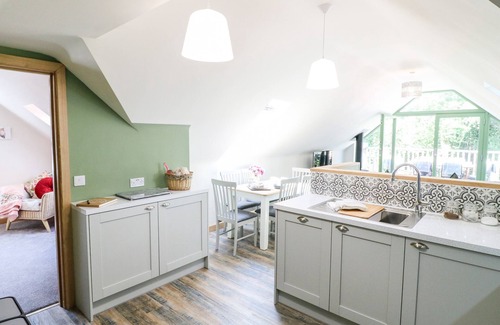 Lincoln Cabaña | OLD WOOD COACH HOUSE, pet friendly, with open fire in Skellingthorpe