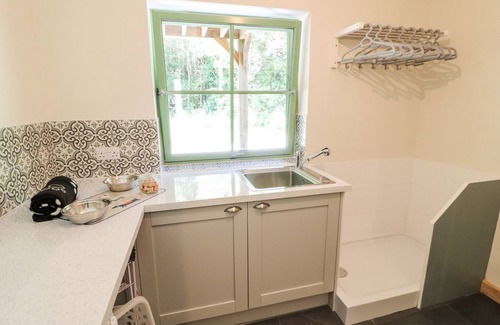 Lincoln Cabaña | OLD WOOD COACH HOUSE, pet friendly, with open fire in Skellingthorpe