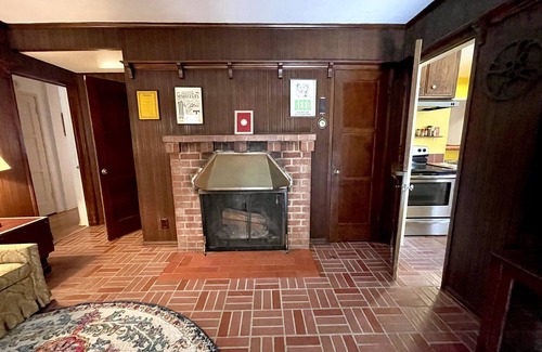 Valley Village Casa | Old World Charm in the Valley. Close to everything.