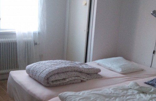 Bergshamra Otro | Older cottage by the lake with a boat in Roslagen