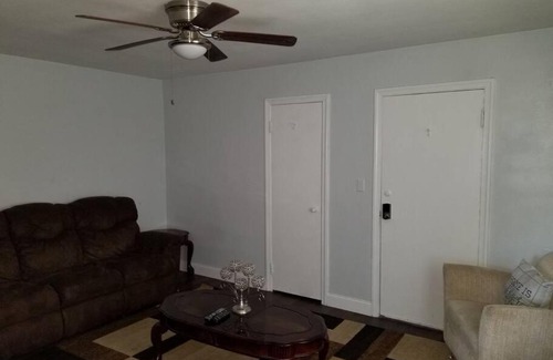 Norfolk Casa | Older Cozy Duplex A
