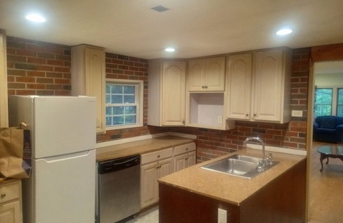 Barkhamsted Casa | Older house near parks, beach, fishing, boating, river rafting, and night life.