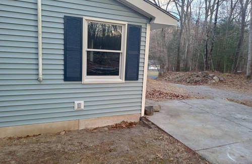 Barkhamsted Casa | Older house near parks, beach, fishing, boating, river rafting, and night life.