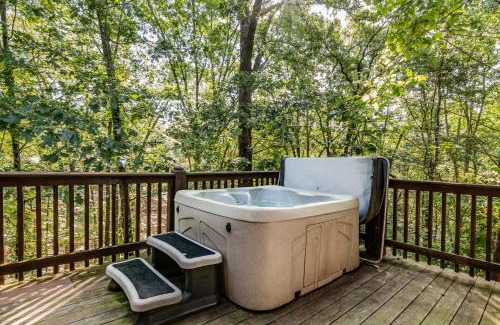 Branson Cedars Casa | Ole Hickory w/Firepit HotTub